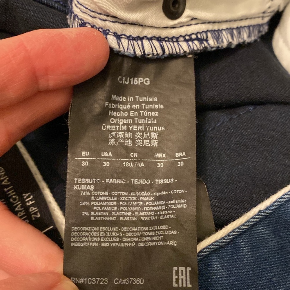 Armani Collezioni Mens Jeans Style J15. Size 30X28 - Picture 15 of 16